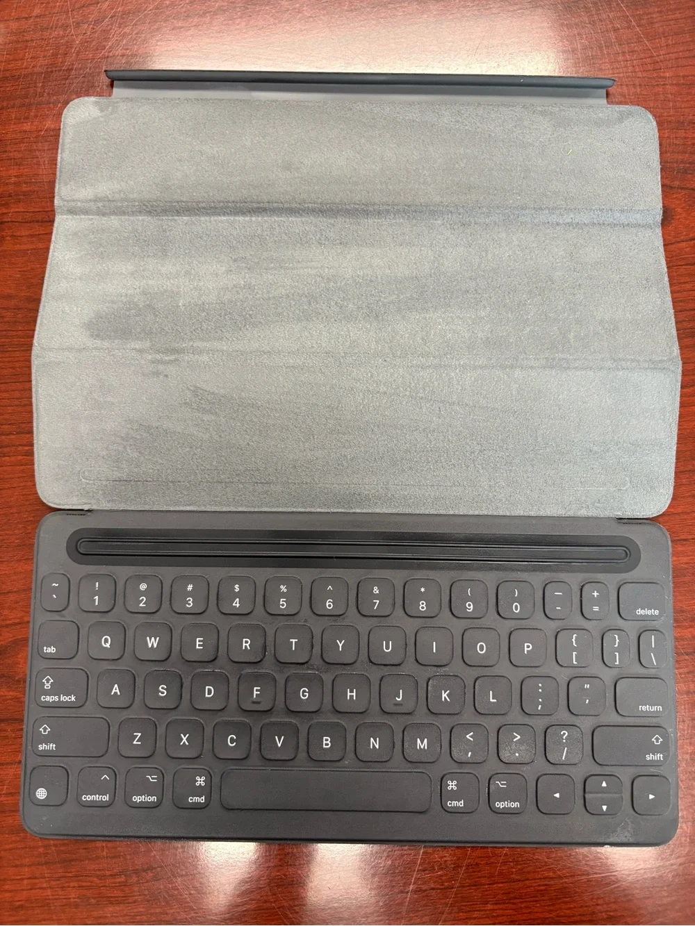 Apple Smart Keyboard A1829 Fits 3rd 7th 8th 9th Generation & Ipad Pro 10.5 Inch